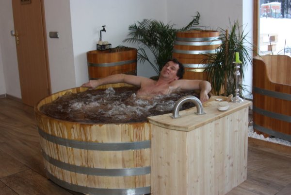 Holzwanne Holzbadewanne Badewanne aus Holz Bottich Zuber Wanne Whirl Stimmung 2 BWWin150_800.jpg